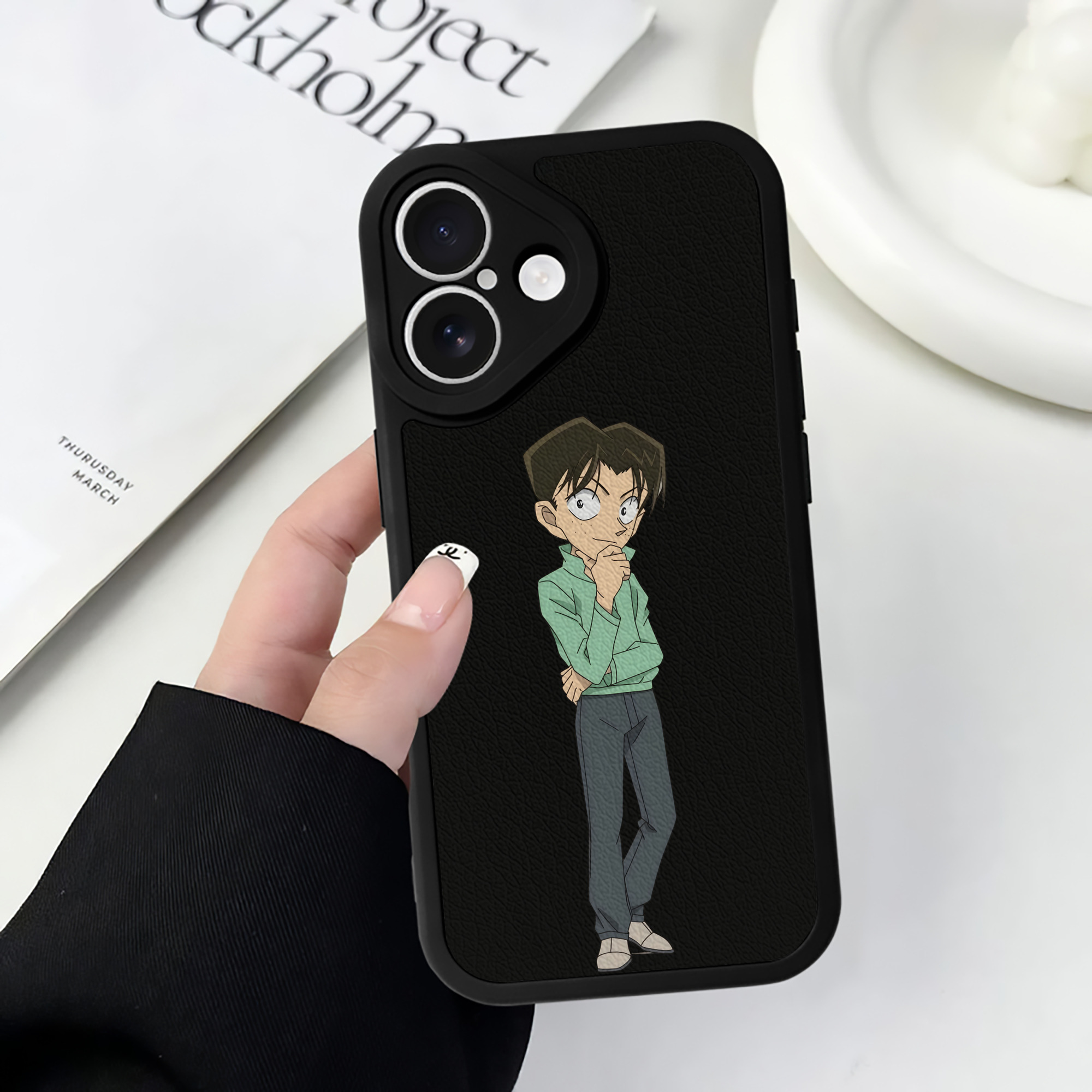 （画像用） 名探偵コナン 円谷 光彦 つぶらや みつひこ Detective Conan Mitch Tennyson 【iPhone 16シリーズ対応】シリコンスマホケース（レザー調） 材質：シリコン